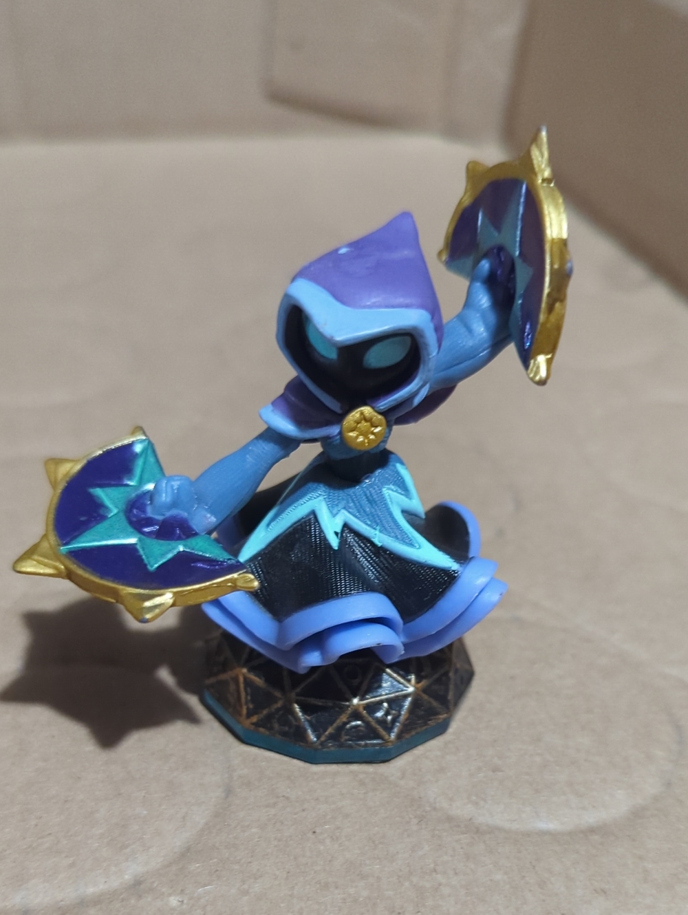 LightCore Star Strike figure from Skylanders: SWAP Force